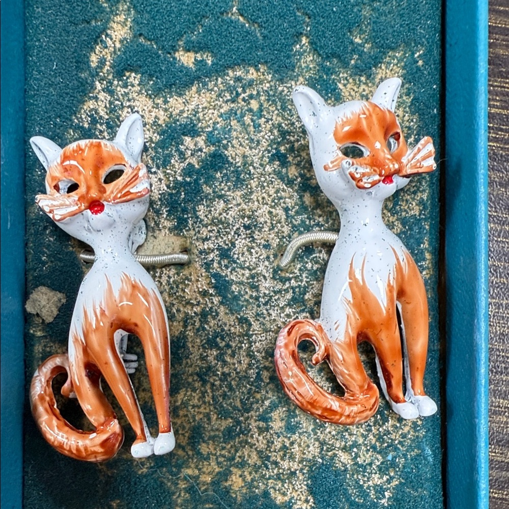 Vintage Garland Cat Brooch Pair